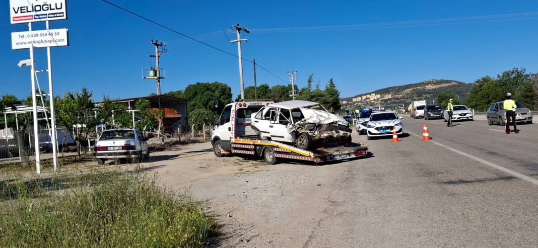 İşçileri taşıyan otomobil kaza yaptı: 4'ünün durumu ağır, 6 yaralı 2
