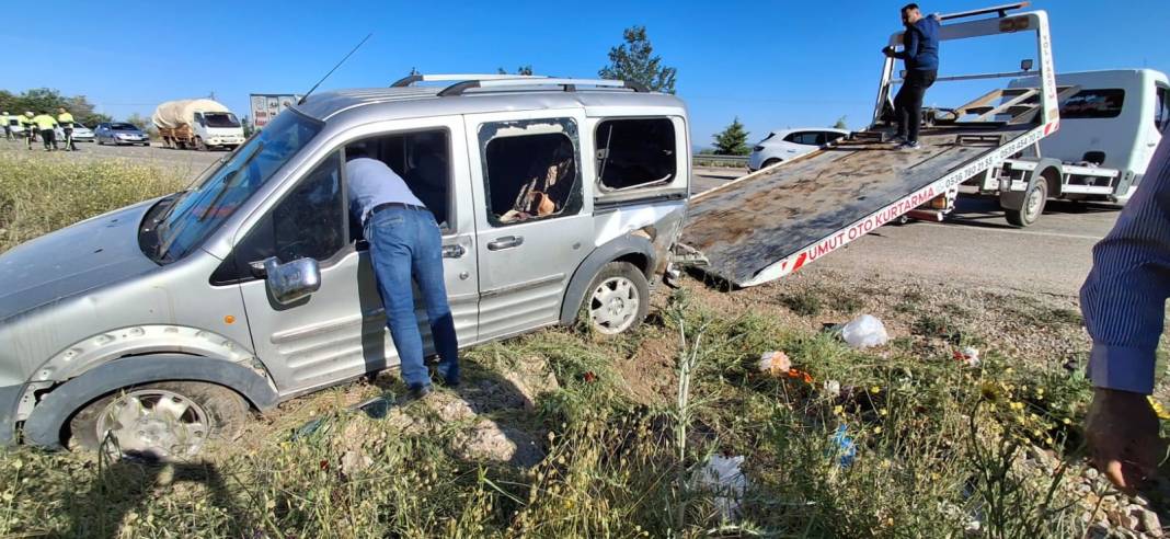 İşçileri taşıyan otomobil kaza yaptı: 4'ünün durumu ağır, 6 yaralı 5