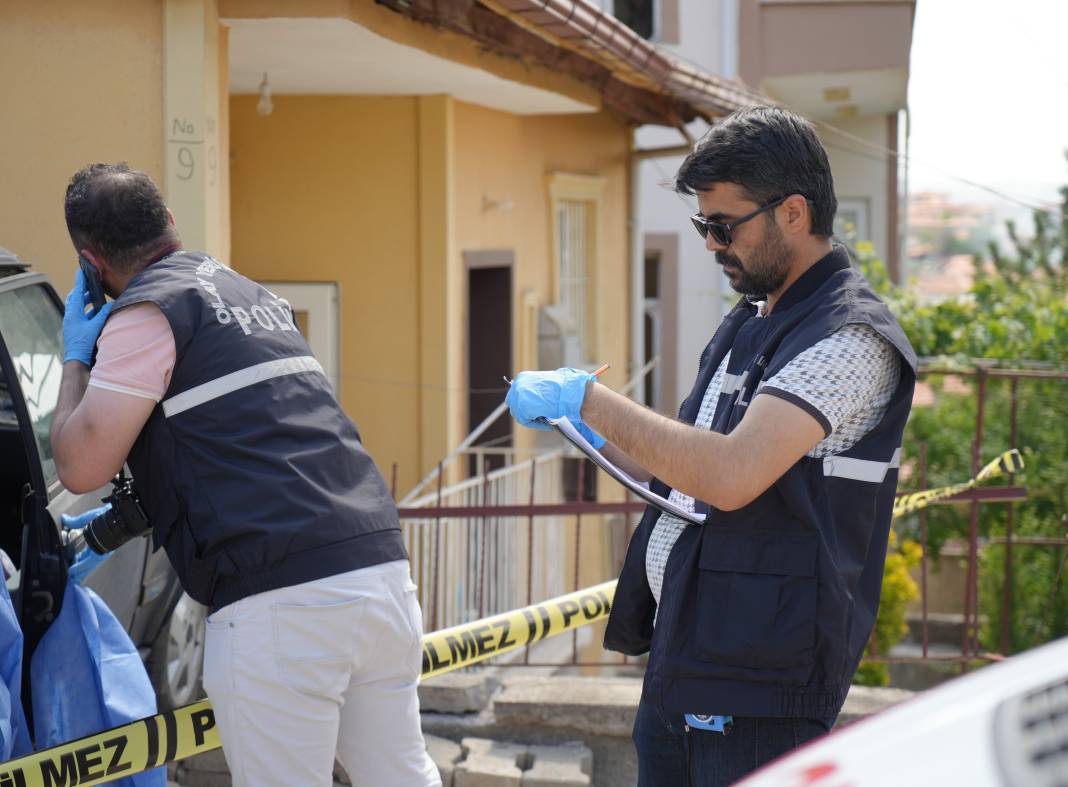 Otomobil eve çarptı: Kalp krizi geçiren sürücü hayatını kaybetti 1