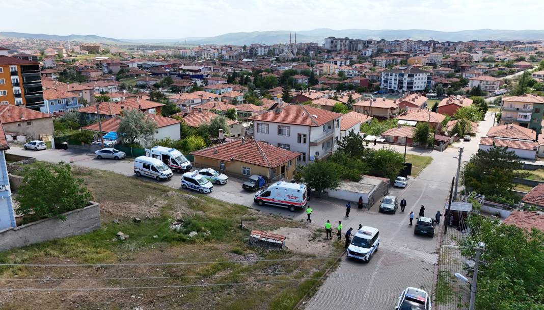 Otomobil eve çarptı: Kalp krizi geçiren sürücü hayatını kaybetti 5