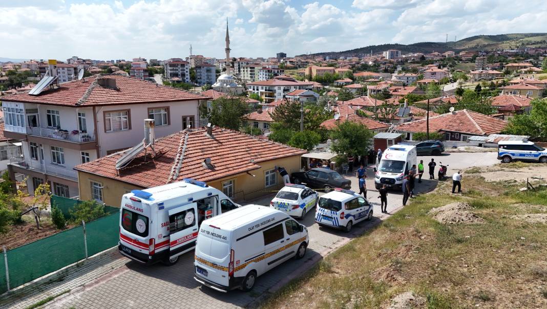 Otomobil eve çarptı: Kalp krizi geçiren sürücü hayatını kaybetti 6