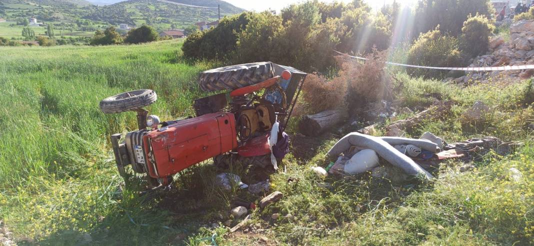 Devrilen traktörün altında kalan 11 yaşındaki çocuk öldü 11