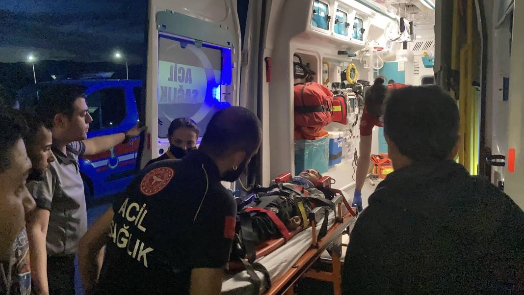 Devrilen traktörün altında kalan 11 yaşındaki çocuk öldü 12