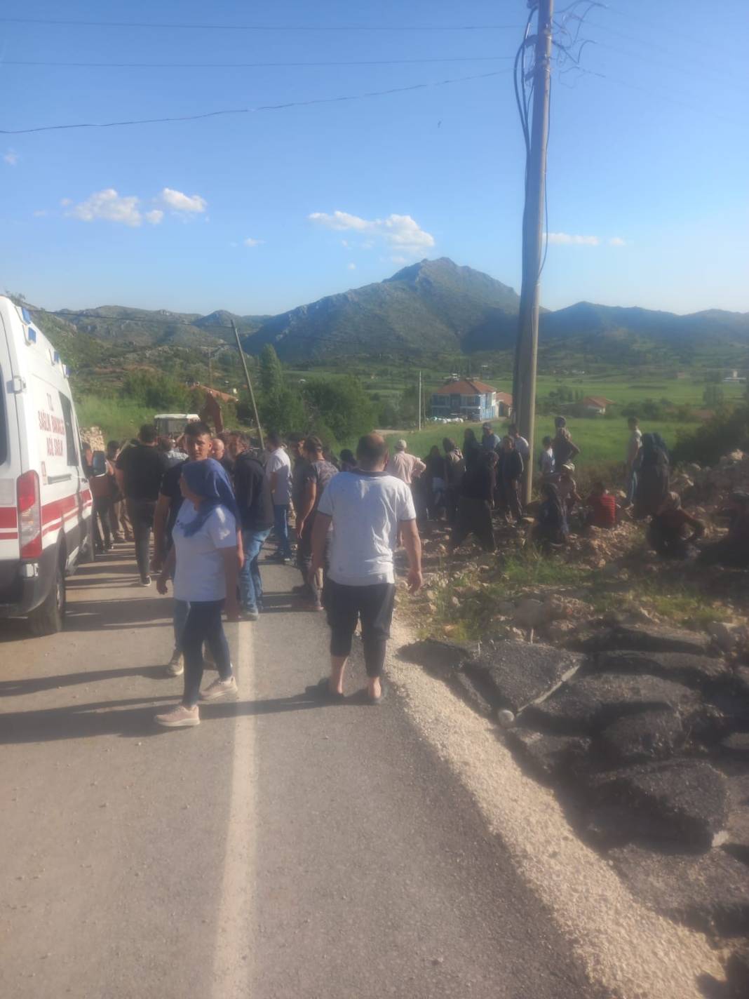 Devrilen traktörün altında kalan 11 yaşındaki çocuk öldü 4