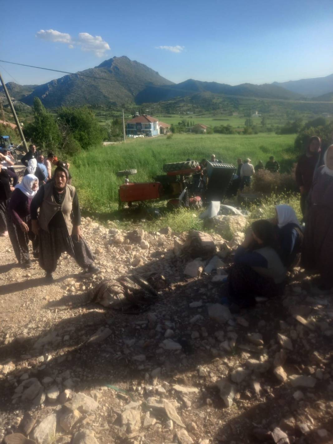 Devrilen traktörün altında kalan 11 yaşındaki çocuk öldü 5
