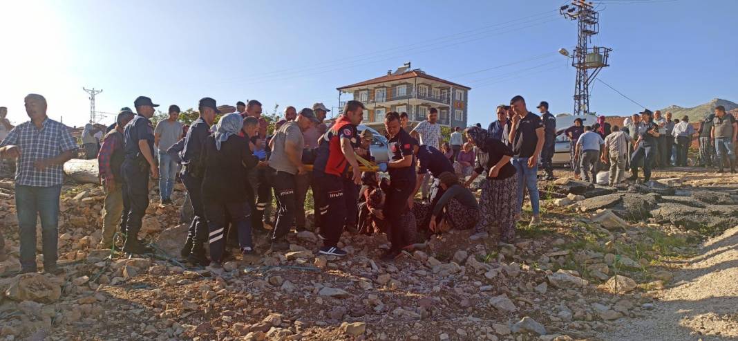Devrilen traktörün altında kalan 11 yaşındaki çocuk öldü 7