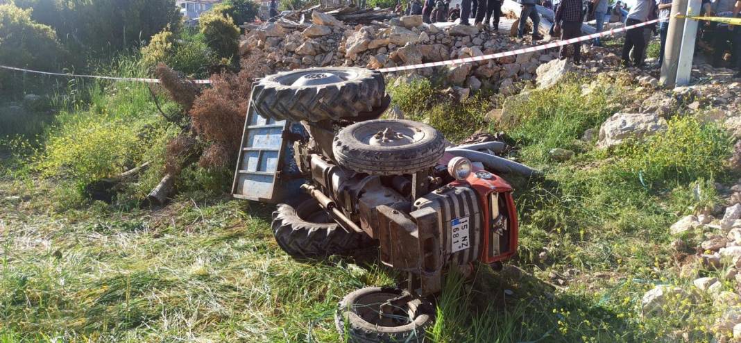 Devrilen traktörün altında kalan 11 yaşındaki çocuk öldü 8