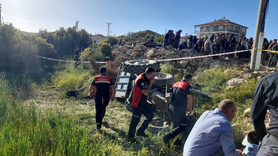 Devrilen traktörün altında kalan 11 yaşındaki çocuk öldü 9