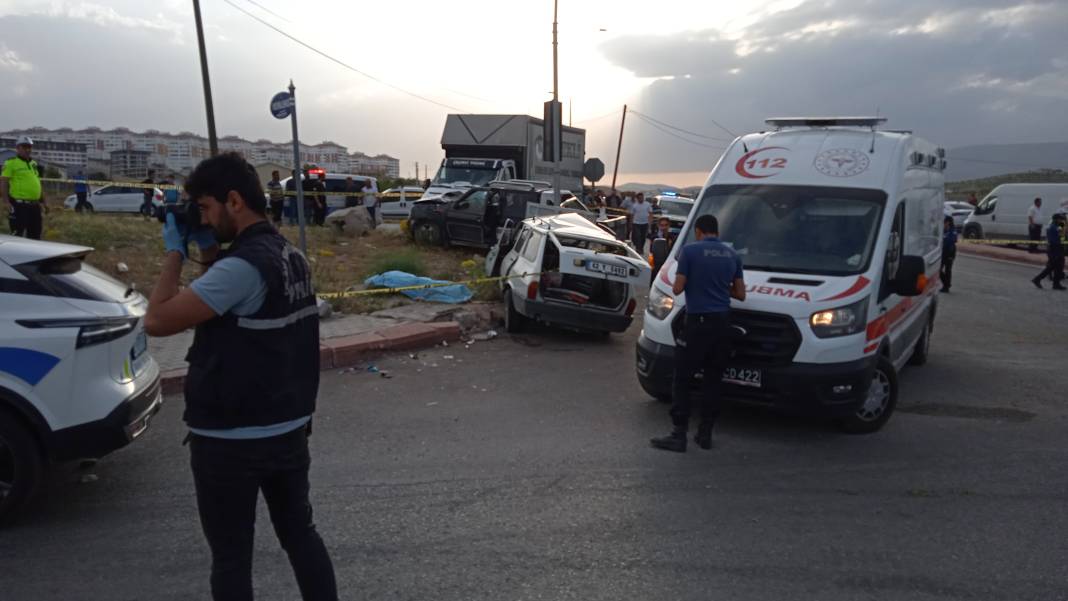Konya'da yaşlı çiftin öldüğü feci kaza kamerada 3