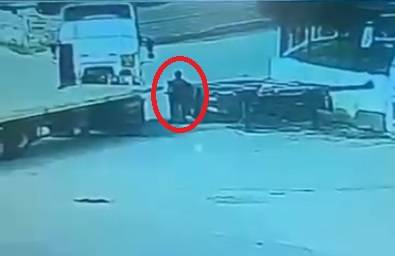 Bisikletli öğrencinin TIR'ın altında kalıp, öldüğü kaza kamerada 2