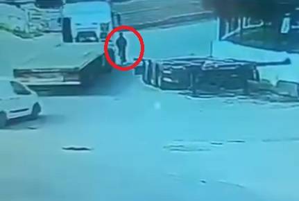 Bisikletli öğrencinin TIR'ın altında kalıp, öldüğü kaza kamerada 3