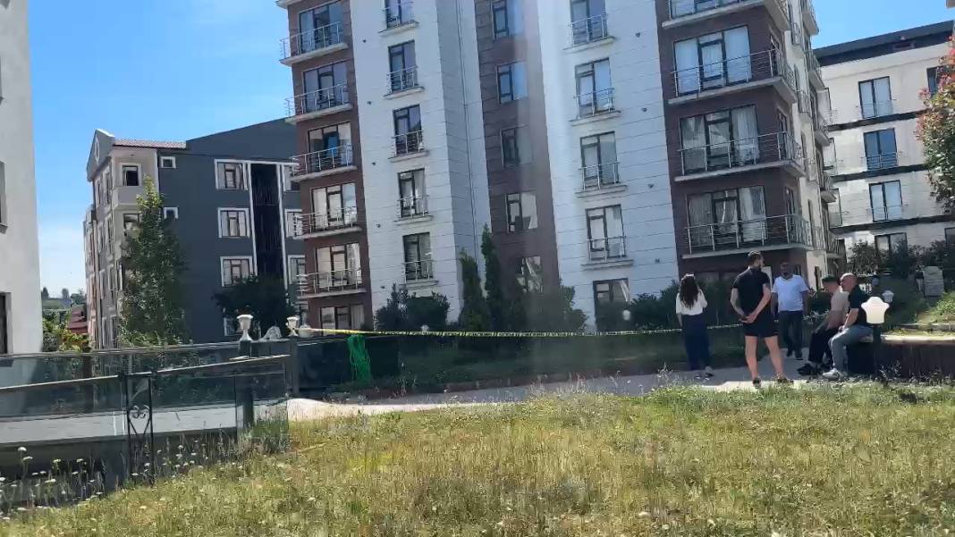 Gece balkondan düşen Elif’in sabah cansız bedeni bulundu 1