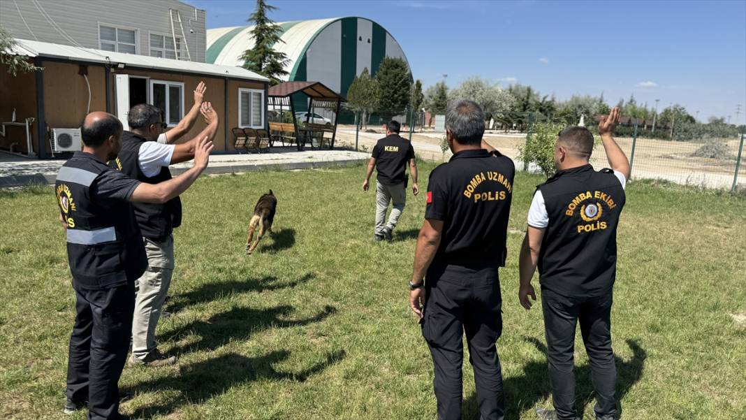 Görevini tamamlayan bomba arama köpeği Konya'da hayatına devam edecek 6