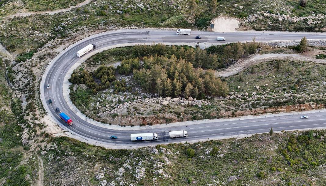 Konya ile Antalya arasındaki en kısa güzergahın kıvrımlı yolları 1
