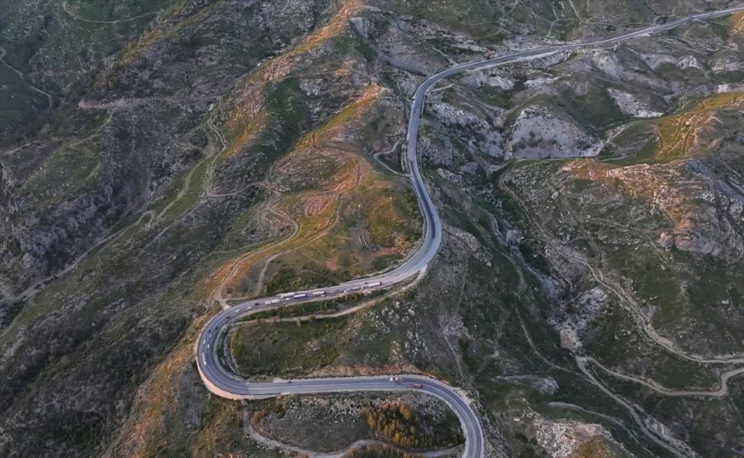 Konya ile Antalya arasındaki en kısa güzergahın kıvrımlı yolları 2
