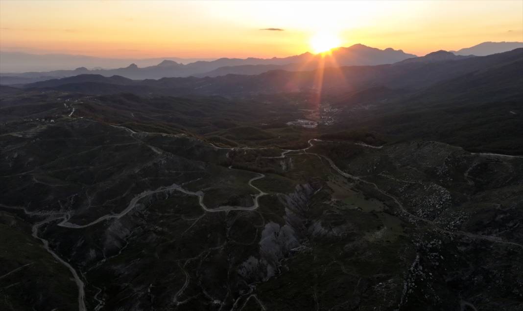 Konya ile Antalya arasındaki en kısa güzergahın kıvrımlı yolları 3