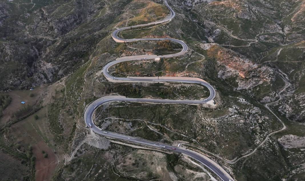 Konya ile Antalya arasındaki en kısa güzergahın kıvrımlı yolları 4