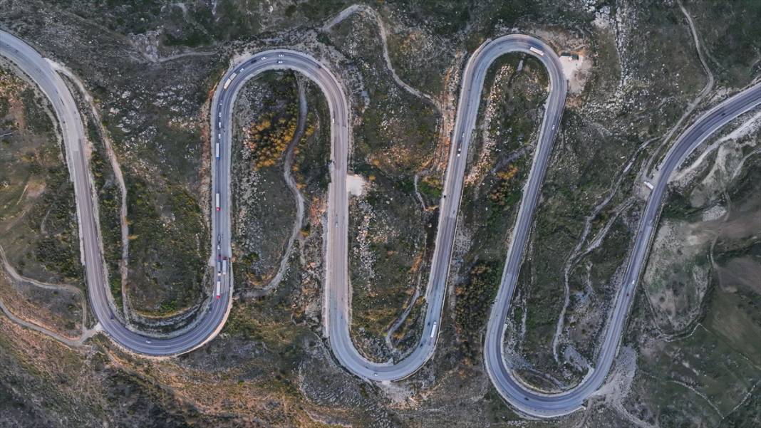 Konya ile Antalya arasındaki en kısa güzergahın kıvrımlı yolları 5