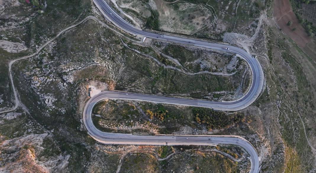 Konya ile Antalya arasındaki en kısa güzergahın kıvrımlı yolları 6