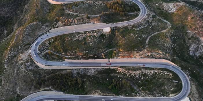 Konya  ile Antalya arasındaki en kısa güzergahın kıvrımlı yolları