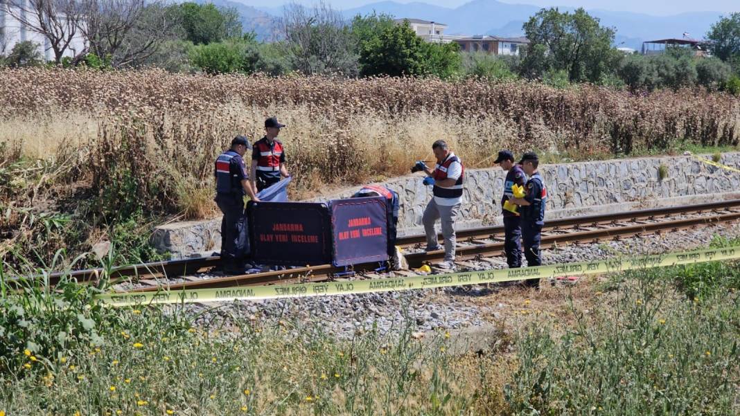 Evlilik arifesinde feci son! Ambulans şoförü trenin altında can verdi 7