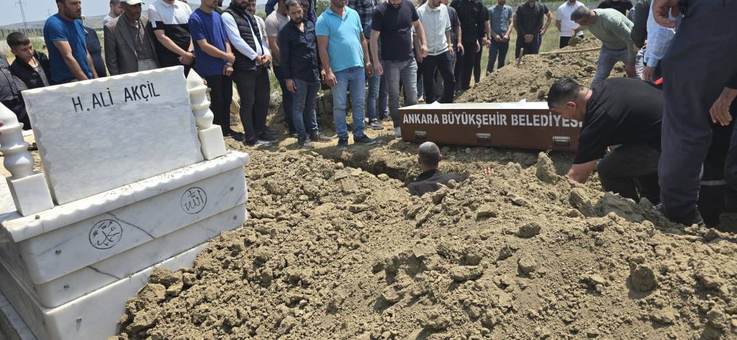 Seçimden kalan husumet... Baba ve oğul yan yana toprağa verildi 3