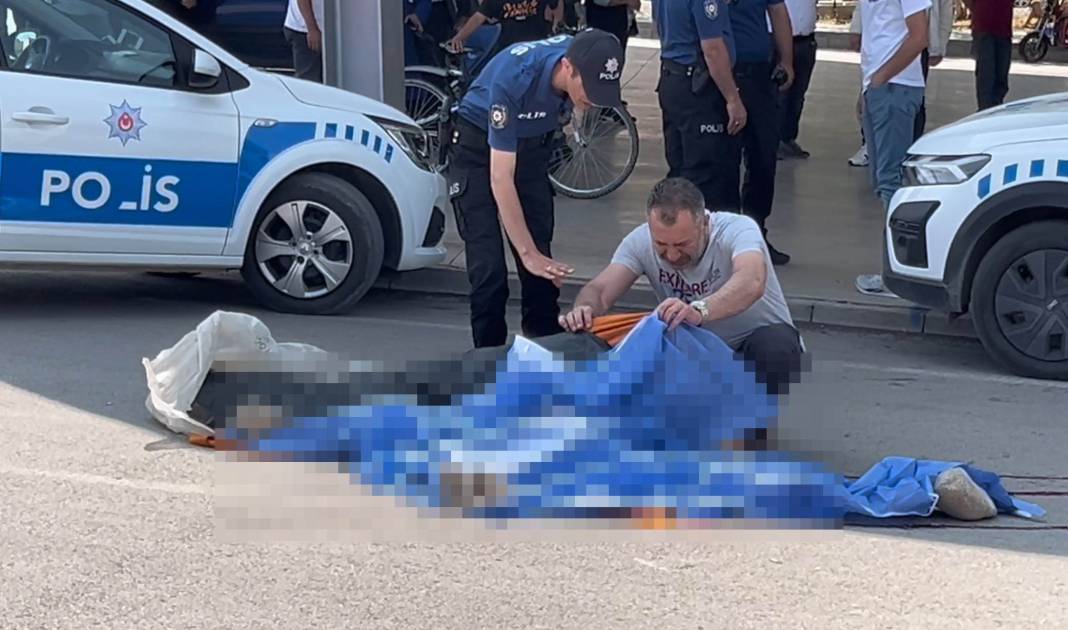 Çöp kamyonunun altında can verdi 5