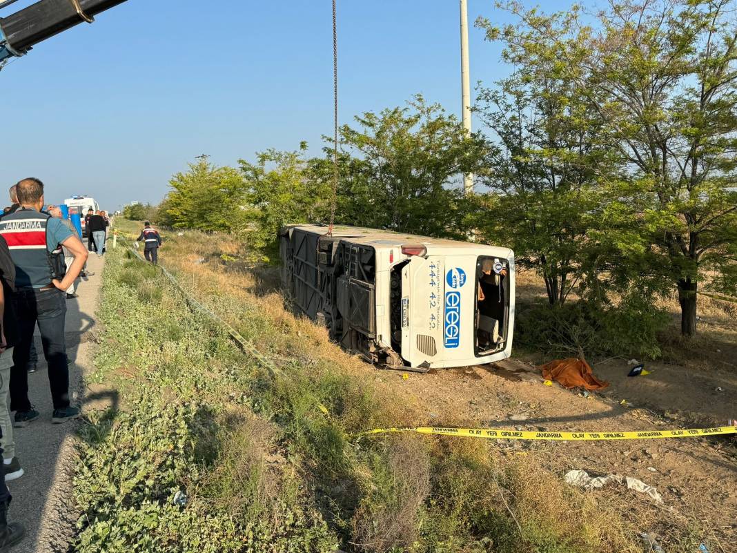 Konya’da bayram sabahı yolcu otobüsü devrildi: 1 ölü, 23 yaralı 1