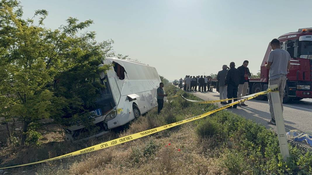 Konya’da bayram sabahı yolcu otobüsü devrildi: 1 ölü, 23 yaralı 6