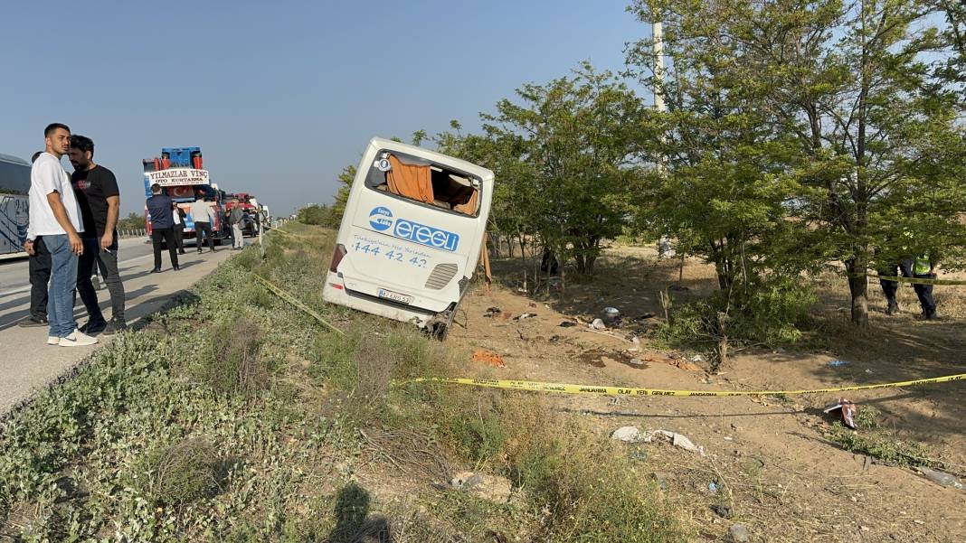 Konya’da bayram sabahı yolcu otobüsü devrildi: 1 ölü, 23 yaralı 7