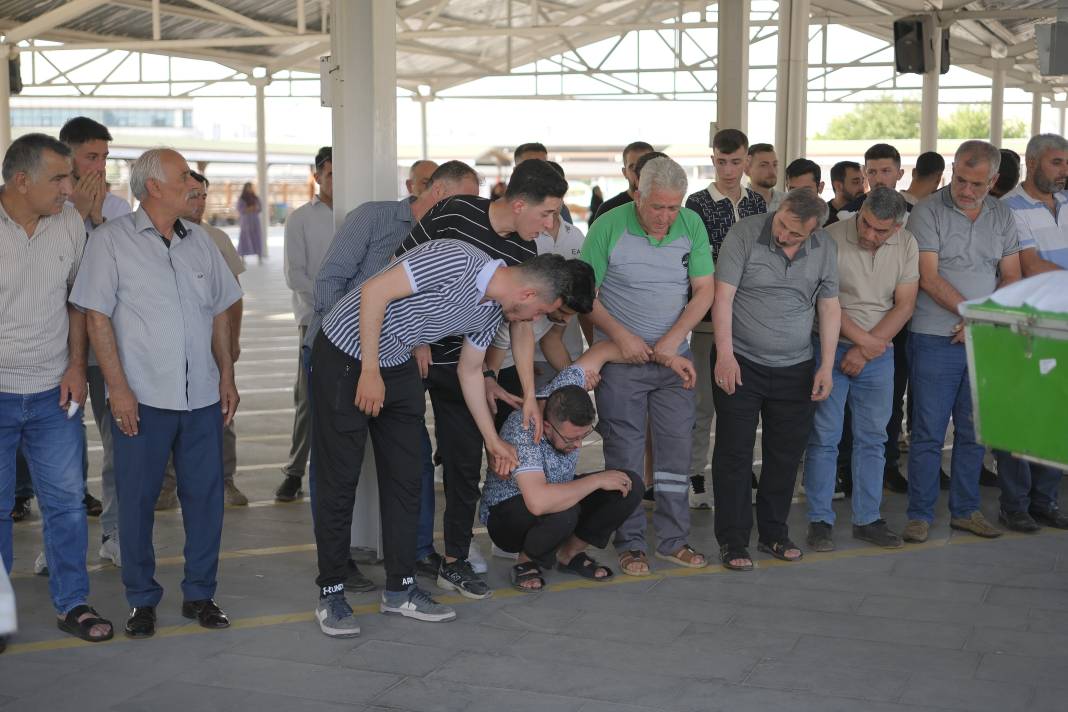 Gözyaşları sel oldu, babası güçlükle ayakta durdu... Hayatını kaybetti 7