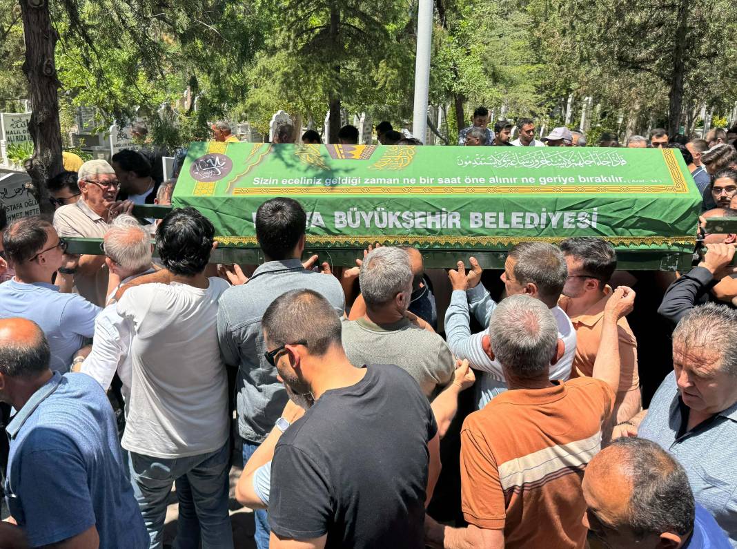 Konya'da ilk iş günü ölen genç kuryenin yürek yakan detayları... Toprağa verildi 4