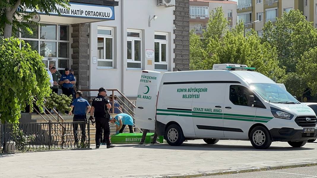 Konya'da bir öğretmen okulda uğradığı silahlı saldırıda hayatını kaybetti 5