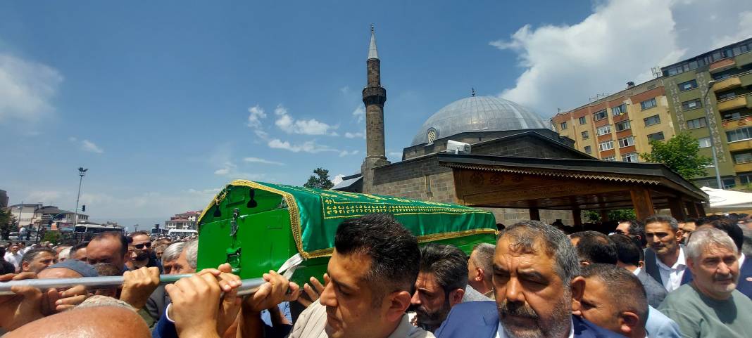 Yardımsever iş insanı dualarla uğurlandı 4