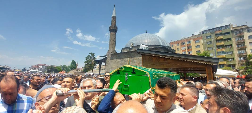 Yardımsever iş insanı dualarla uğurlandı 5