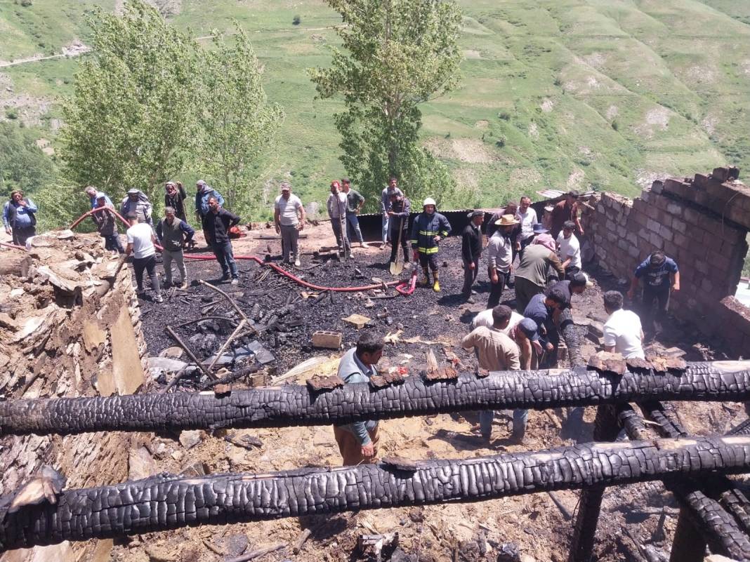 Ev yangınında dumandan zehirlenen 14 yaşındaki çocuk öldü 1