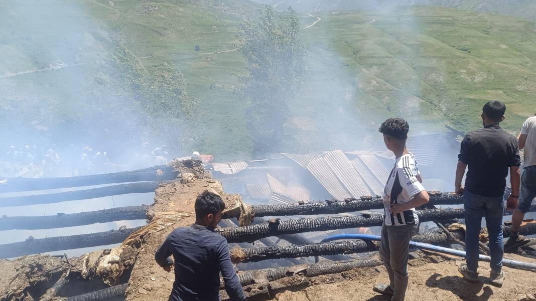 Ev yangınında dumandan zehirlenen 14 yaşındaki çocuk öldü 2