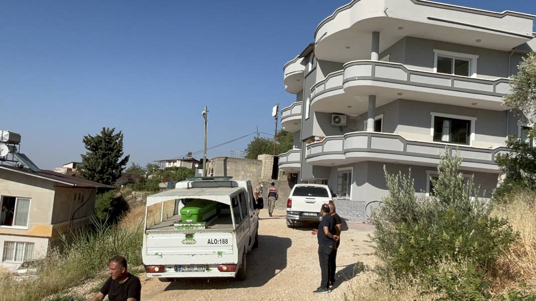 12 yaşındaki kızını öldürdü, eşini ağır yaraladı 1