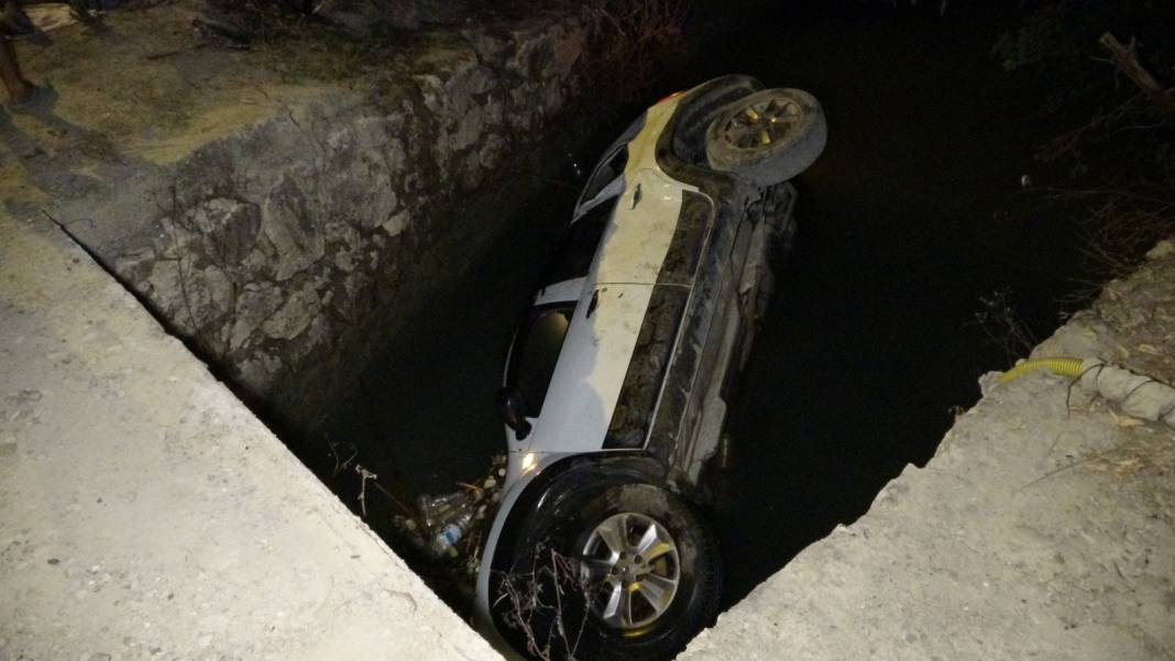 Sulama kanalına uçan otomobilde 2 kişi boğularak hayatını kaybetti 2