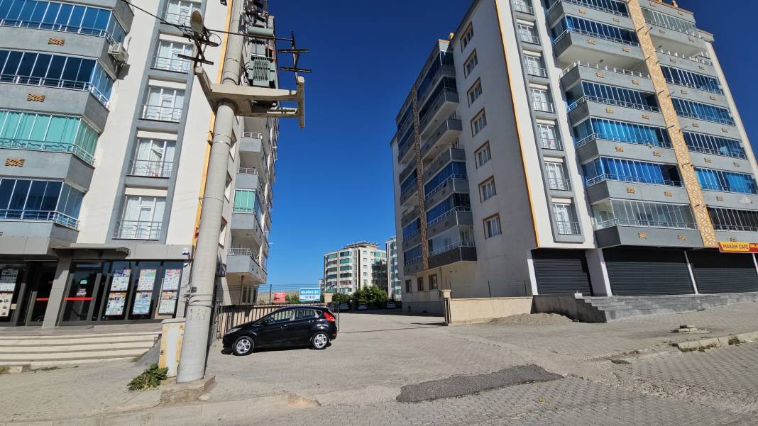 Aranan kayıp çocuk, yangın merdiveni boşluğunda ölü bulundu 3