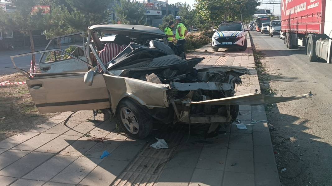 Feci kazada Tofaş sürücüsü kurtarılamadı 1