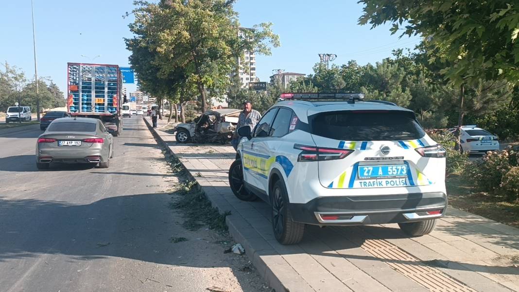 Feci kazada Tofaş sürücüsü kurtarılamadı 3