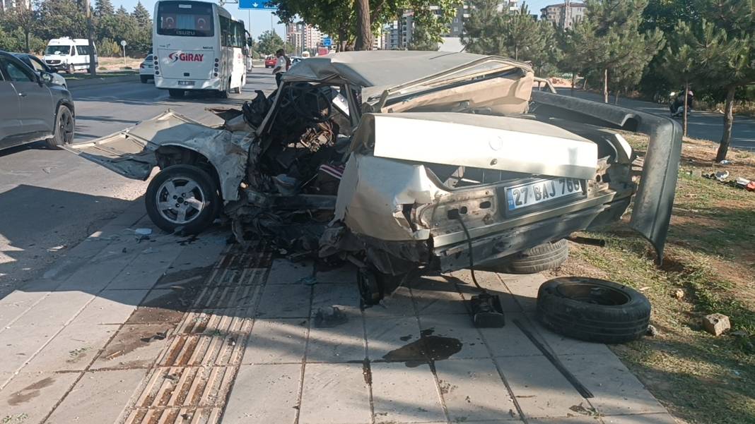 Feci kazada Tofaş sürücüsü kurtarılamadı 4