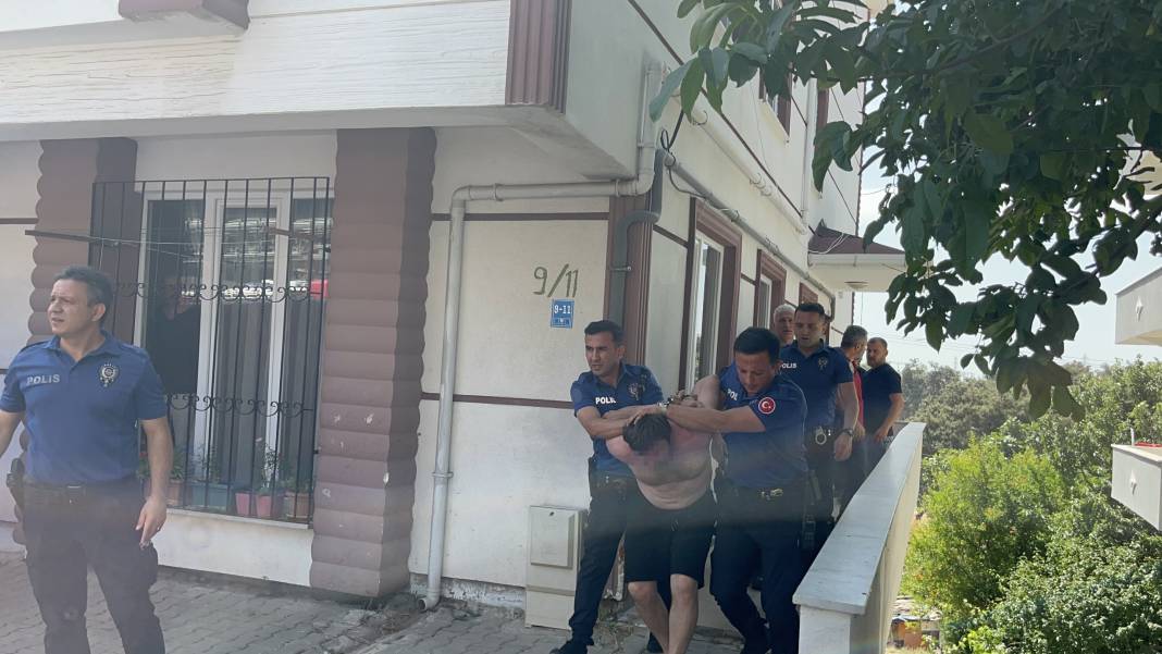 Bebeği rehin aldı! Balkondan fırlattığı yürekleri ağza getirdi 3