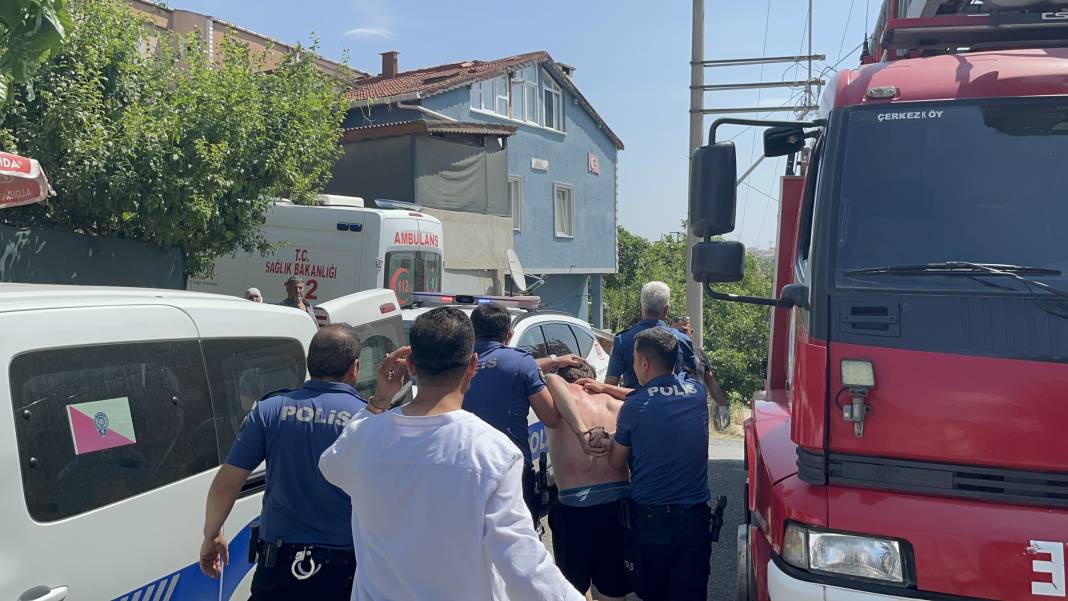 Bebeği rehin aldı! Balkondan fırlattığı yürekleri ağza getirdi 4