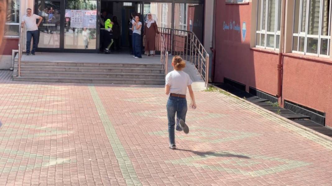 Konya'da YKS heyecanı... Kimisi koşarak yetişti, kimisi gözyaşları içinde veda etti 3