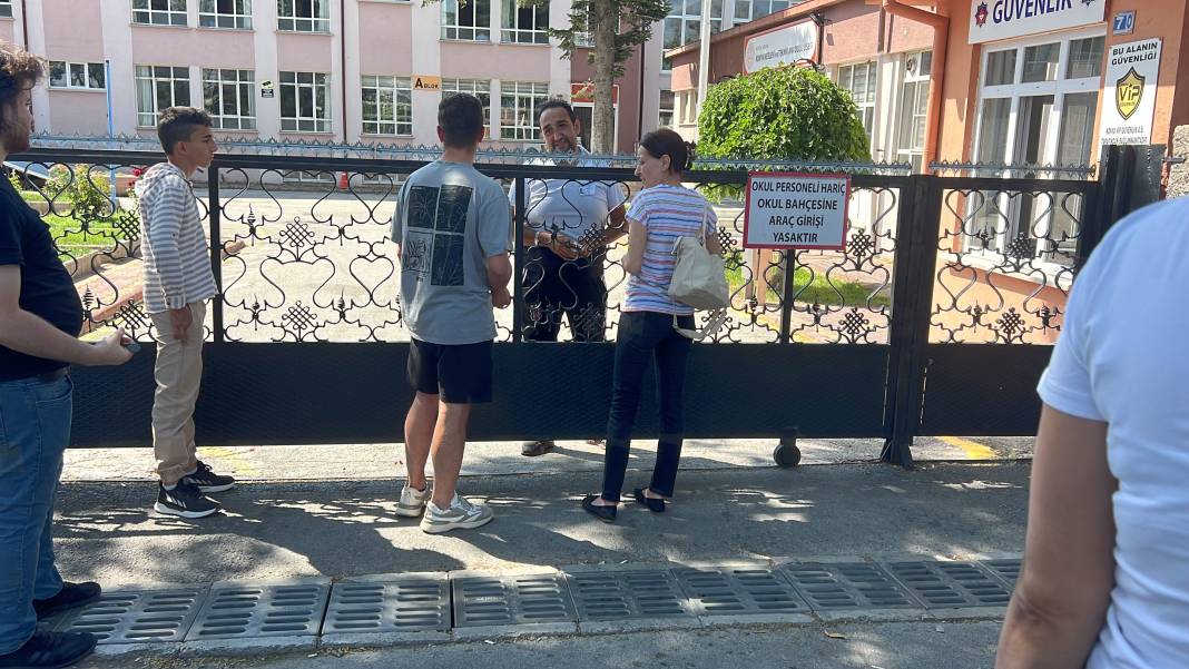 Konya'da YKS heyecanı... Kimisi koşarak yetişti, kimisi gözyaşları içinde veda etti 4