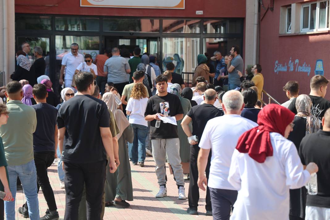 Konya'da YKS heyecanı... Kimisi koşarak yetişti, kimisi gözyaşları içinde veda etti 7