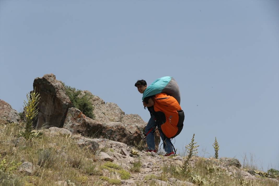 Konya'nın uçan çocuğu... 3 yaşında başladı 2
