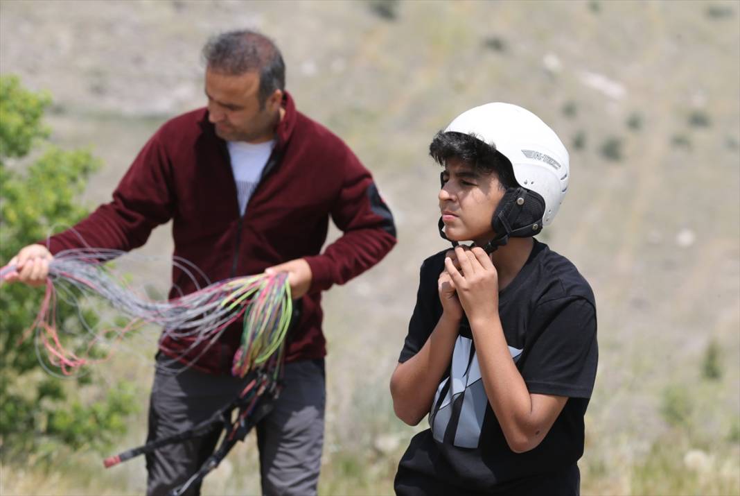 Konya'nın uçan çocuğu... 3 yaşında başladı 4